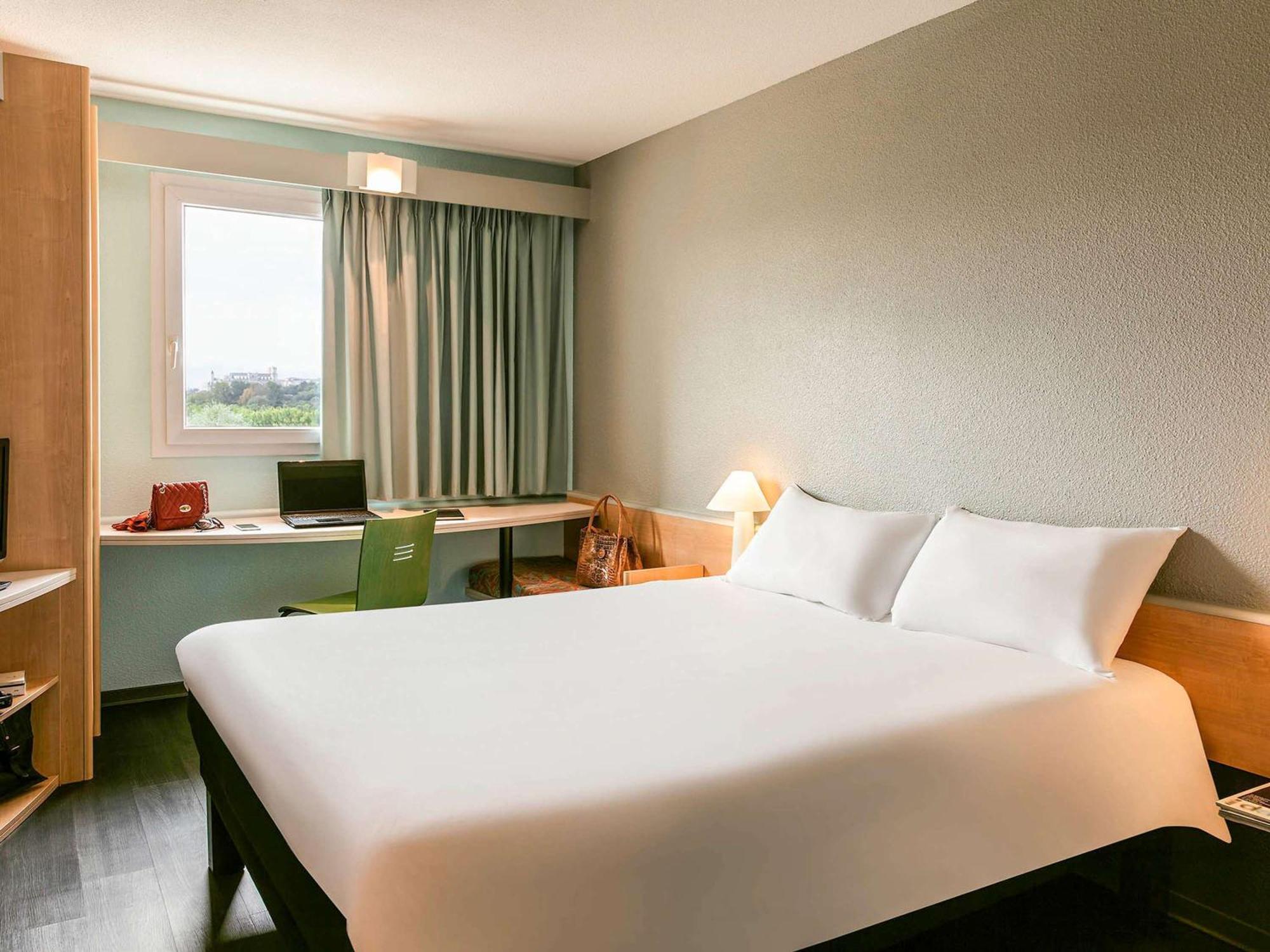 Ibis Auch Hotel Екстериор снимка