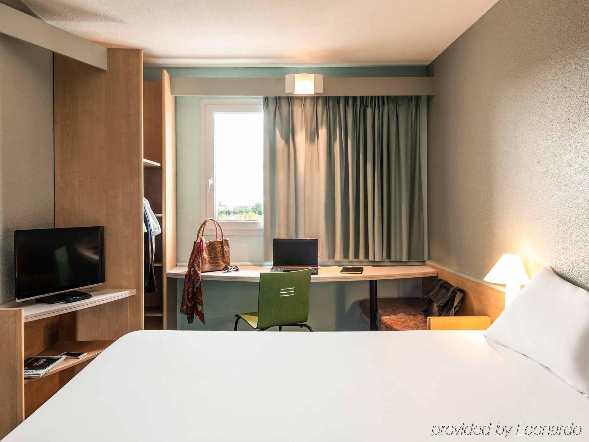Ibis Auch Hotel Екстериор снимка