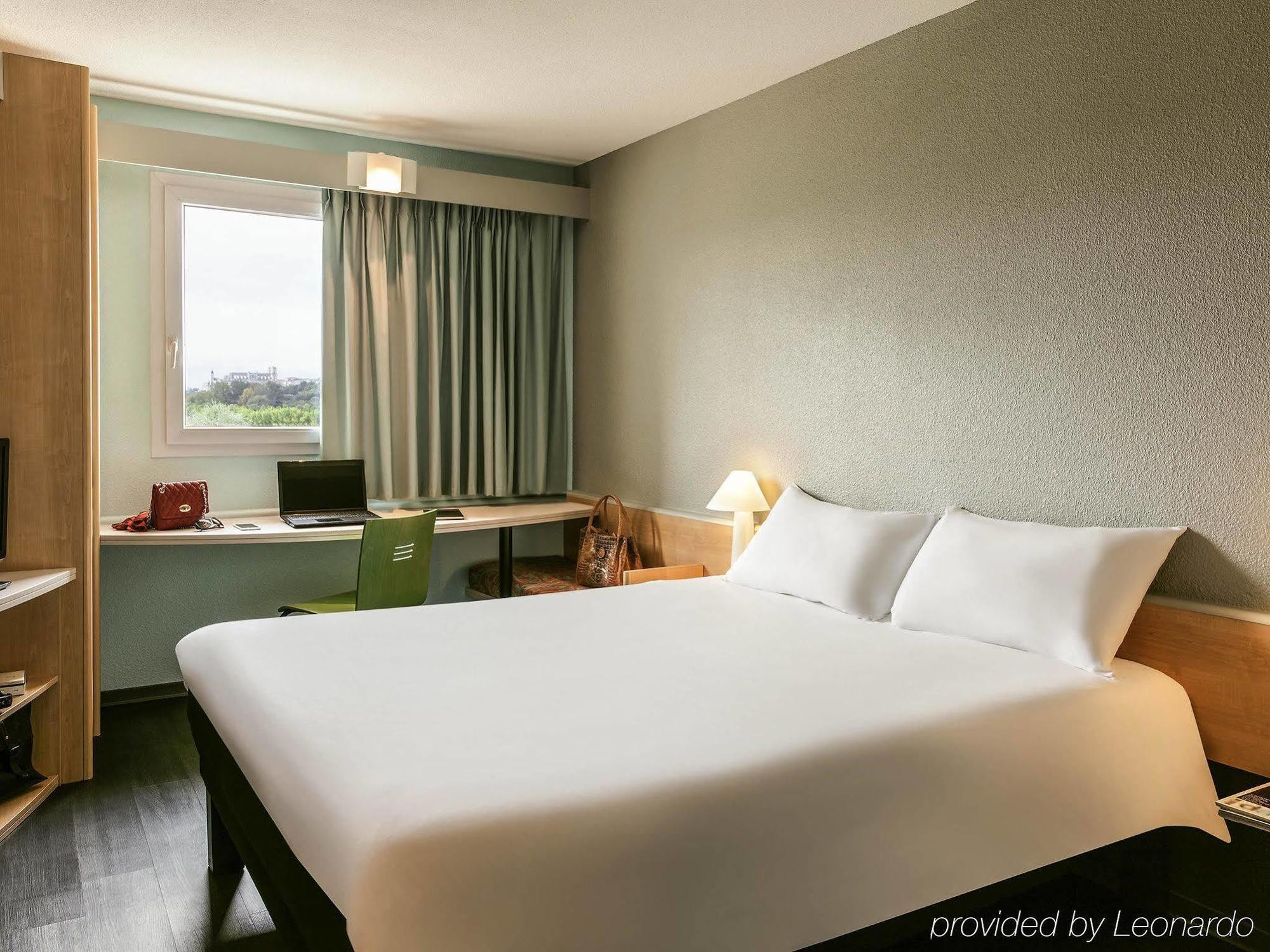 Ibis Auch Hotel Екстериор снимка