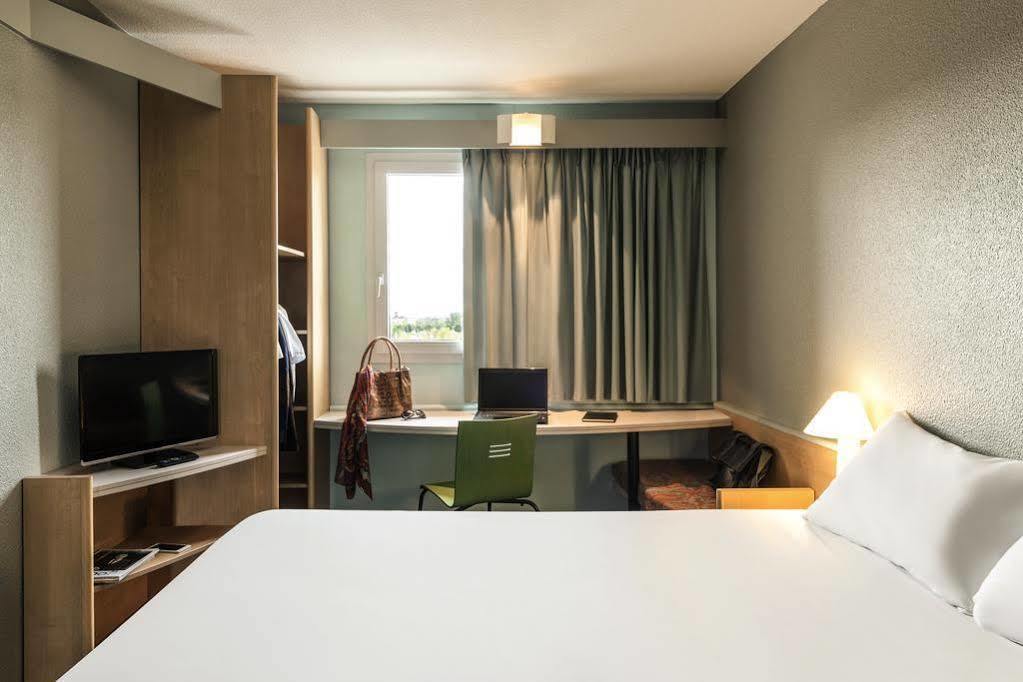 Ibis Auch Hotel Екстериор снимка